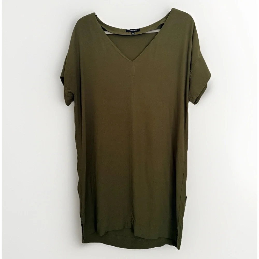 madewell green dress Smocked Boatneck Midi skimming fit is enhanced with subtle smocking at the back Mw World Of Crow Basil